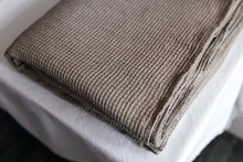 Load image into Gallery viewer, Linen Waffle Throw Natural
